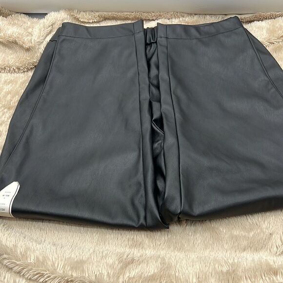 A New Day black polyurethane elastic waistband cropped pants XL - Picture 5 of 5